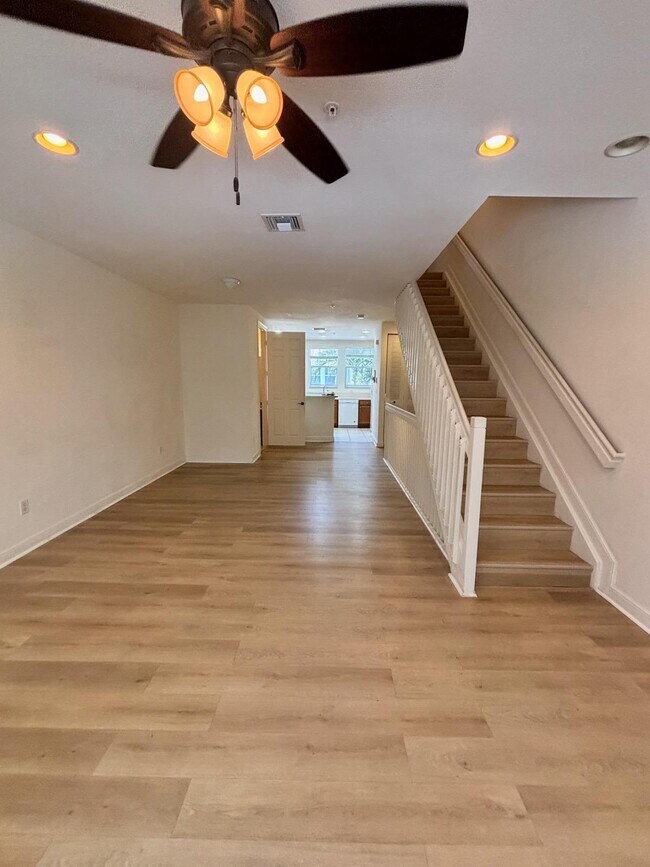 Foto del edificio - 767 Millbrae Ct