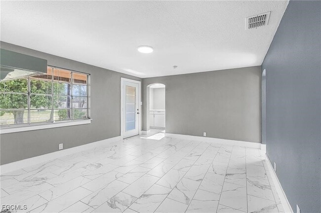 Building Photo - 4472 E Riverside Dr