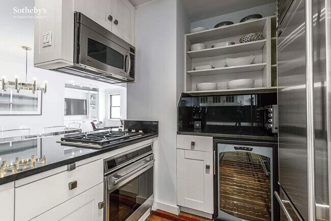 Building Photo - 301 E 63rd St