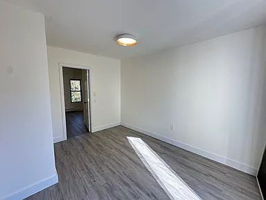 Foto del edificio - "Charming 1-Bed Oasis on Pioneer Street, Brooklyn – Your Perfect Urban Retreat!"