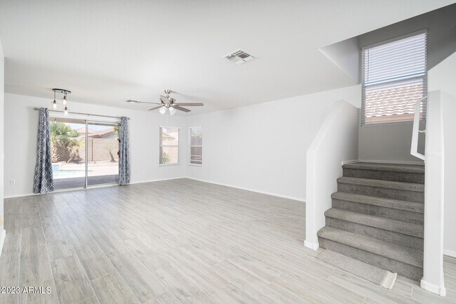 Foto del edificio - 12630 W Laurel Ln