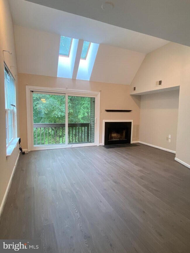 Foto del edificio - 345 Cashel Ct