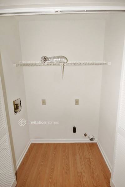 Foto del edificio - 950 Laurel Mill Dr