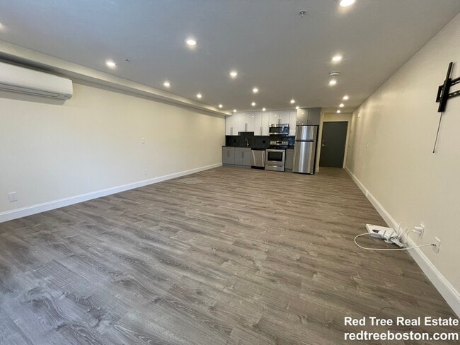 Building Photo - 1028a Commonwealth Ave