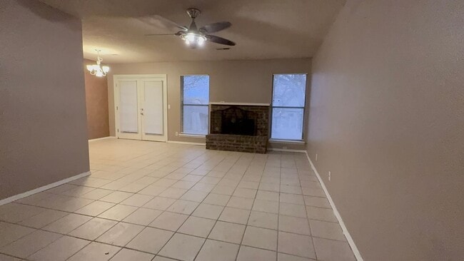 Building Photo - For Rent – 3 Bed | 2 Bath Duplex in Broken Arrow Schools