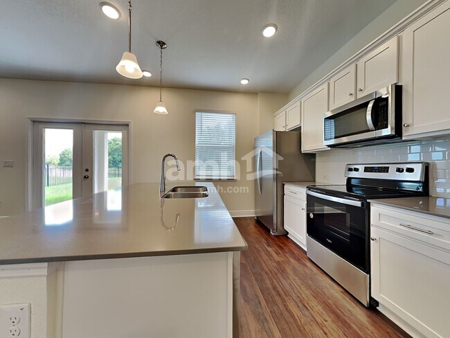 Foto del edificio - 27257 St Andrews Ave