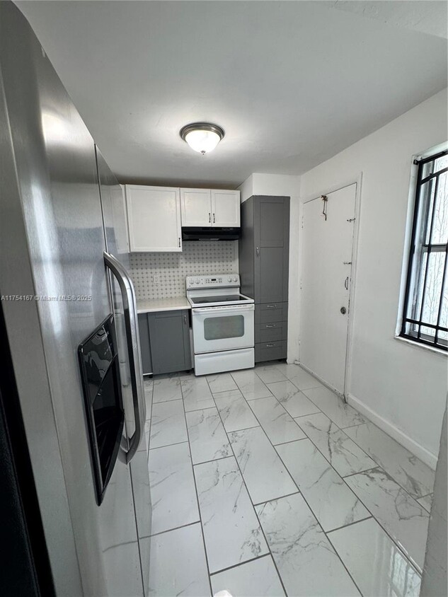 Primary Photo - 1351 NE 191st St