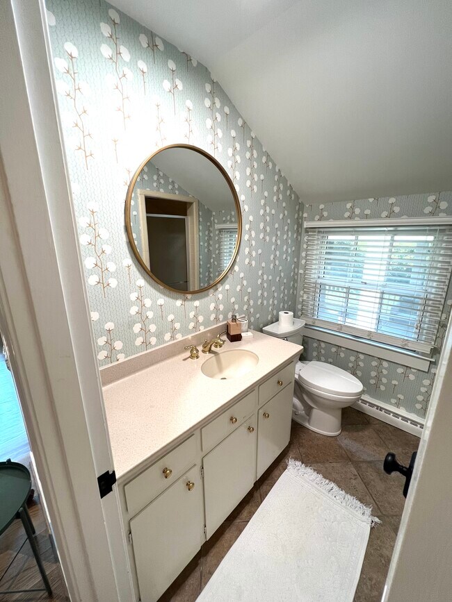 Building Photo - 513 Imperial Dr