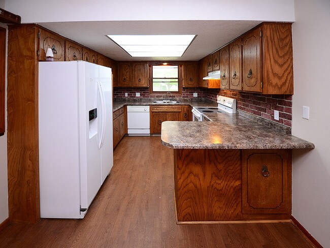 Building Photo - 2021 E Dodge St