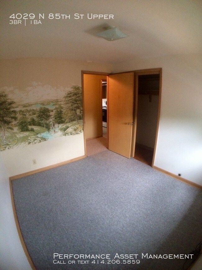 Building Photo - Beautiful 3BD Upper in Milwaukee