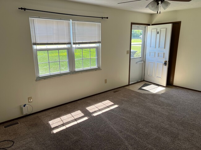 Living room - 41056 Butternut Park Ct