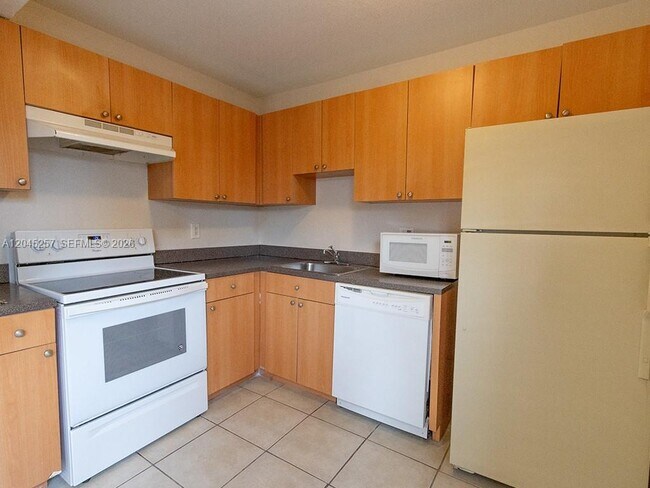 Building Photo - 4648 NW 9th Dr