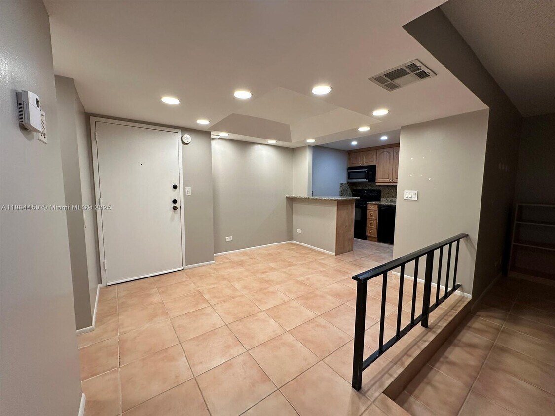 Foto principal - 3650 Inverrary Dr