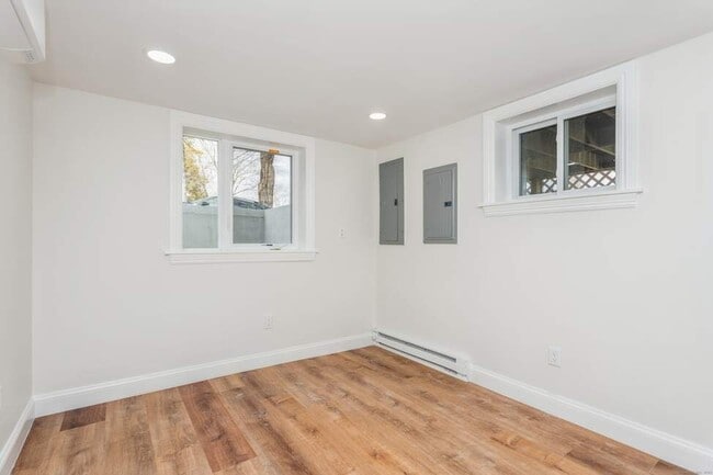 Building Photo - 11 Woodlawn Ave