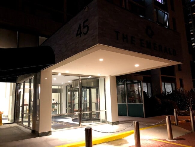 Front Entrance 24x7 doorman - 45 River Dr S