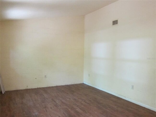 Building Photo - 206 NE 7th Pl