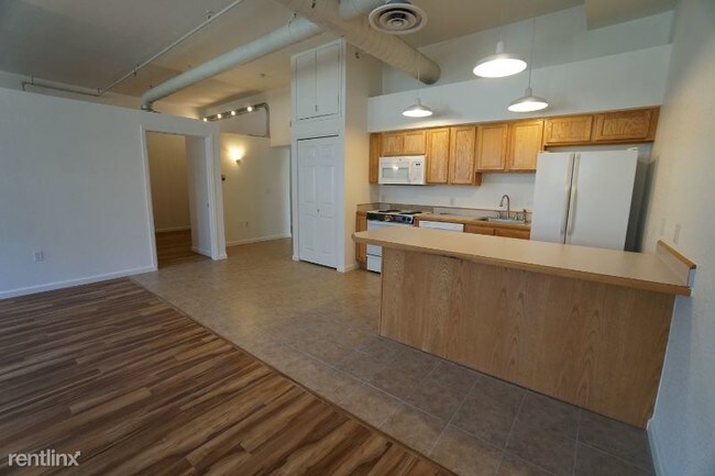 Foto del edificio - 2 br, 1 bath Apartment - 5025 Lowell Blvd