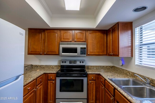 Building Photo - 3330 W Danbury Dr
