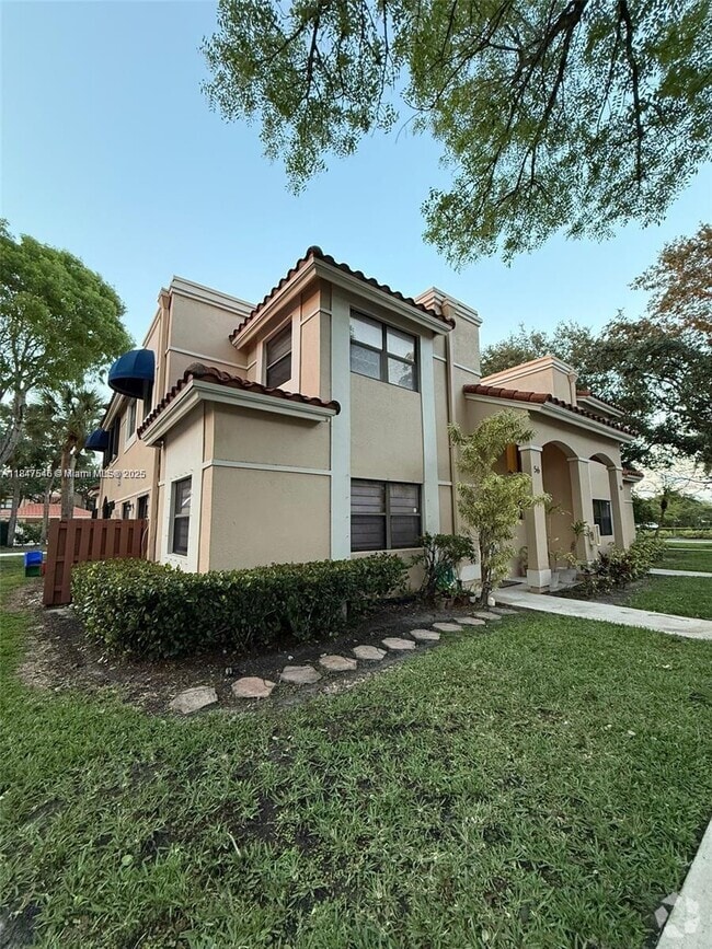 Building Photo - 513 Racquet Club Rd