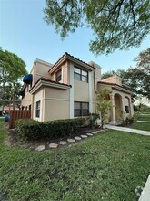 Building Photo - 513 Racquet Club Rd