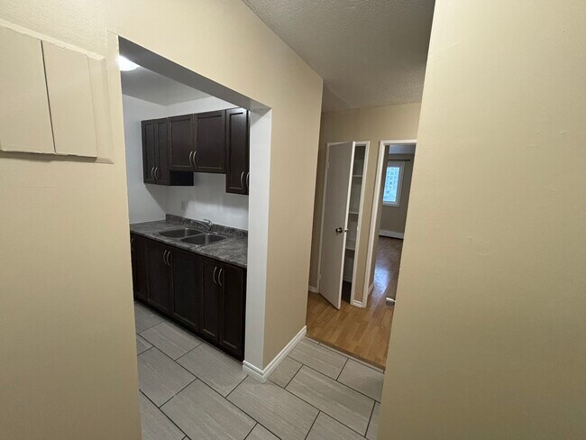 Building Photo - 225 Old Carriage Dr