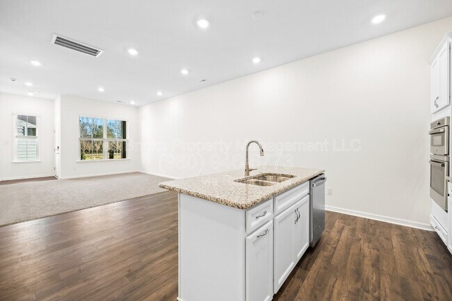 Foto del edificio - 5720 Rivulet Wy