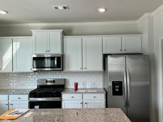 Building Photo - 5 Bedroom Single Family Home in Cartersvlle