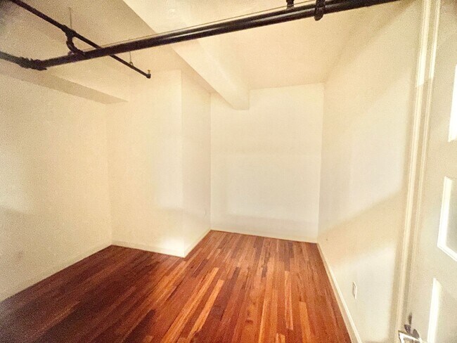 Foto del edificio - Stunning Downtown Apartment with Parking Garage Access Deducted from monthly Rent!