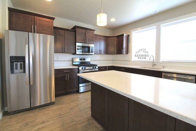 Foto del edificio - 563 Roslyn Ct