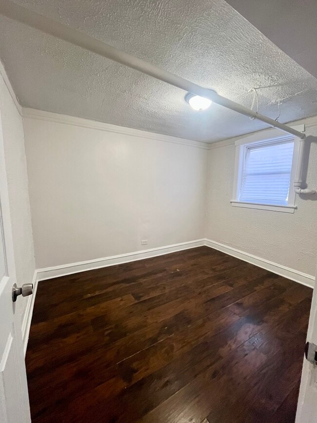 Building Photo - 3636 W Iowa St