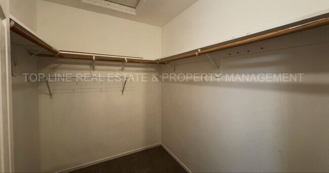 Foto del edificio - Beautiful home for rent in NW Visalia