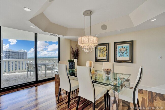Foto del edificio - 3000 Island Blvd