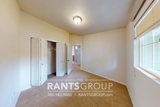 Building Photo - 2 br, 1 bath House - 3521 Surrey Dr NE