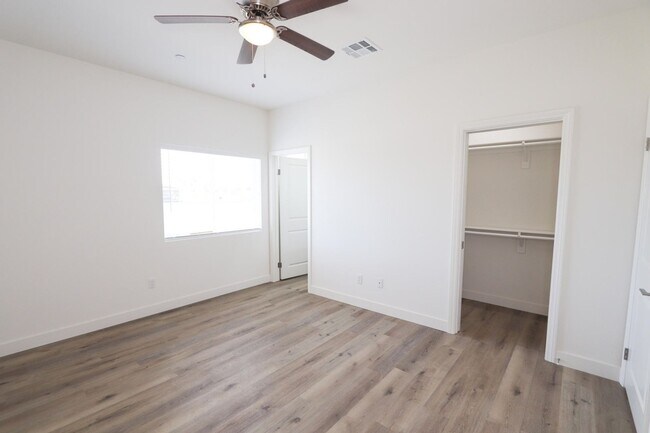 Foto del edificio - 3 Bedroom, 2 Bath available now! Newer con...