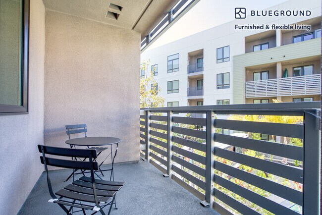 Building Photo - 1800 Lacassie Ave