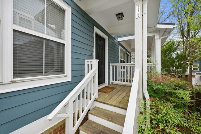 Building Photo - 272 Carlyle Park Dr