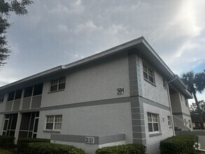 Building Photo - 584 Fairways Ln