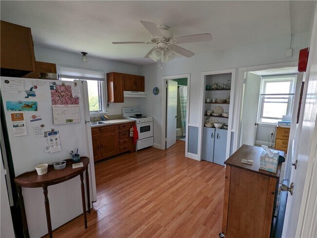 Building Photo - 69 Dewolf Ave