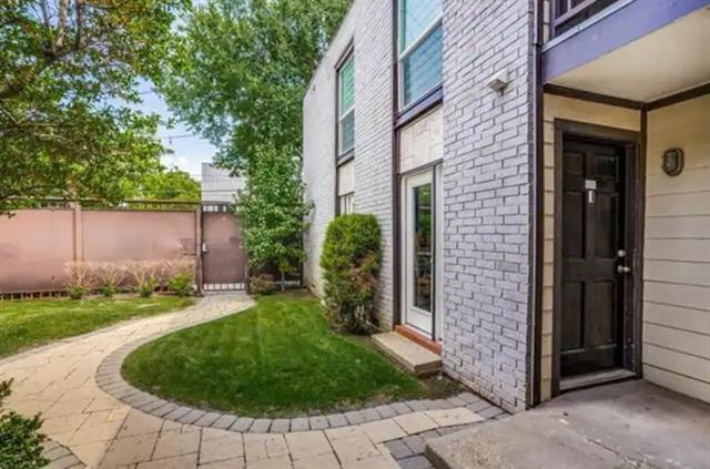 Foto principal - 2722 Knight St