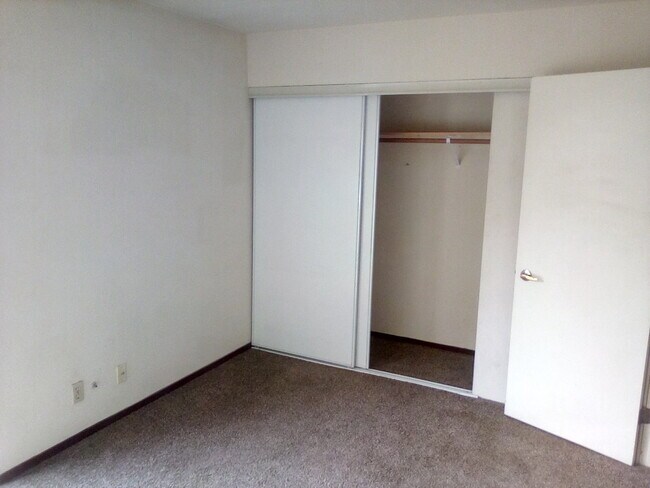 Foto del edificio - 103 Crolls Garden Ct