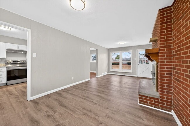 Building Photo - 9475 Yorktown Dr