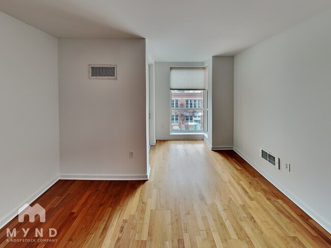 Building Photo - 555 4th St