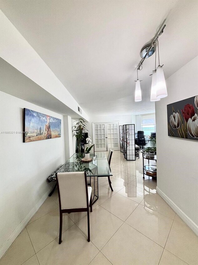 Foto principal - 801 Brickell Bay Dr