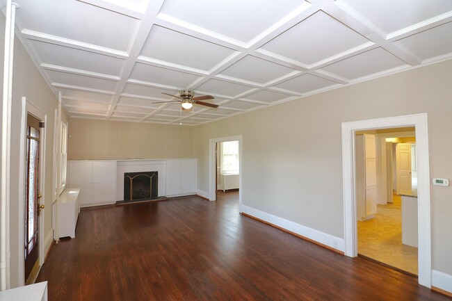 Foto del edificio - 914 Roanoke Blvd