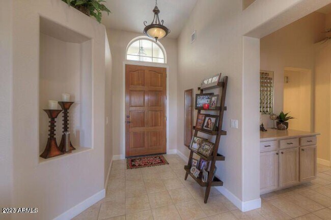 Foto del edificio - 5501 E Blanche Dr