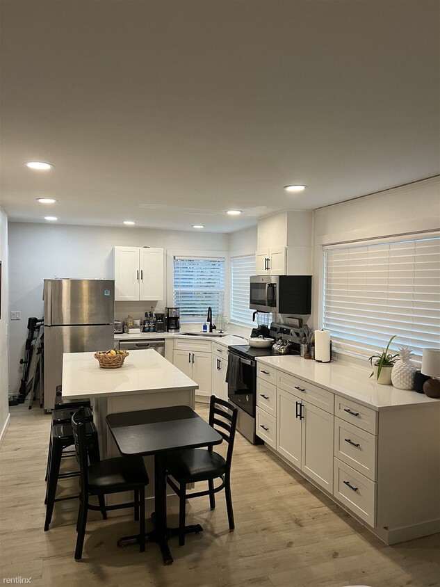 Primary Photo - 2 br, 1 bath Duplex - 2715 Northeast Weidl...