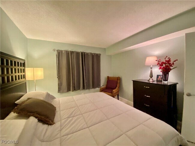 Foto del edificio - 400 Lenell Rd