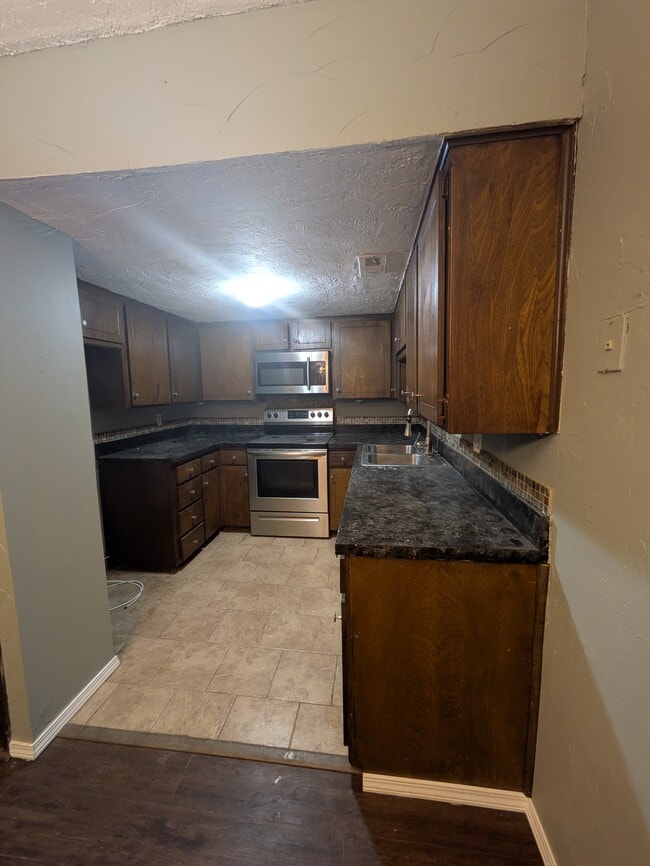 Building Photo - 6550 N Meridian Ave