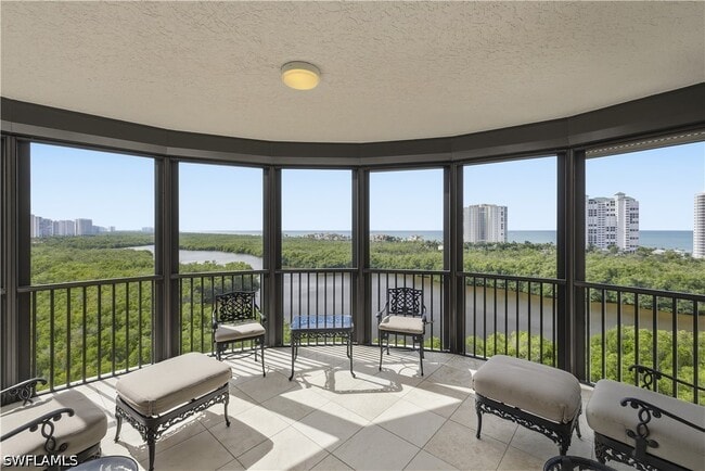 Foto del edificio - 8990 Bay Colony Dr