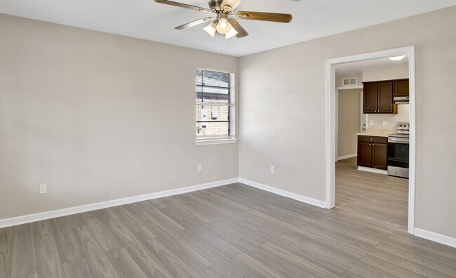 Foto del edificio - Fully renovated duplex unit in Southwest Pensacola